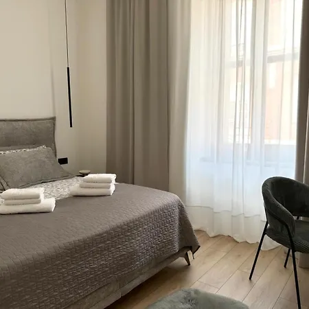 Arena Design App, Free Private Parking, Terrace Apartment *