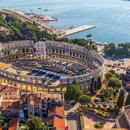 Arena Design App, Free Private Parking, Terrace Póla