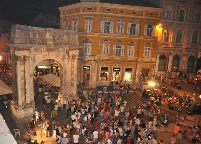 Arena Design App, Free Private Parking, Terrace Apartment *