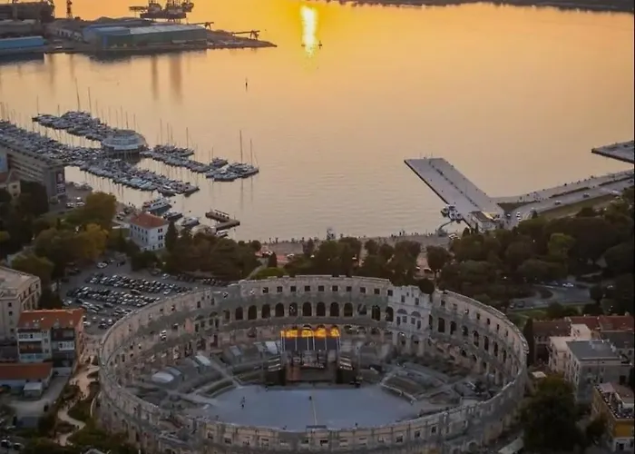 Arena Design App, Free Private Parking, Terrace